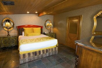 Hotel Madonna Inn