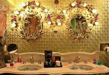 Hotel Madonna Inn