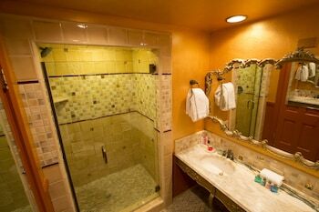 Hotel Madonna Inn