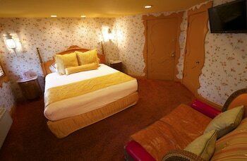 Hotel Madonna Inn