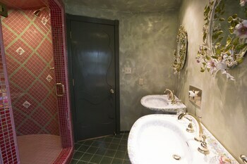 Hotel Madonna Inn