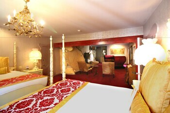 Hotel Madonna Inn