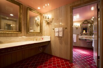 Hotel Madonna Inn