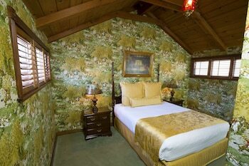 Hotel Madonna Inn