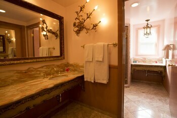 Hotel Madonna Inn