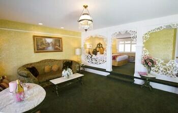 Hotel Madonna Inn