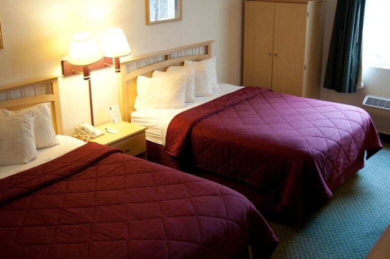 Hotel Lamplighter Inn & Suites