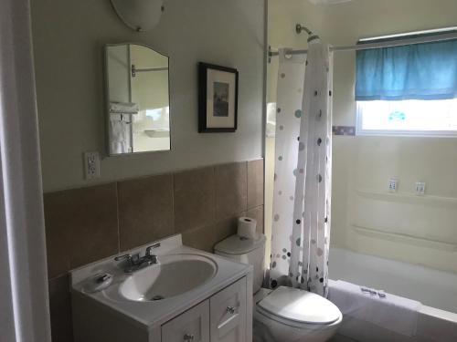 Anchor Motel And Suites