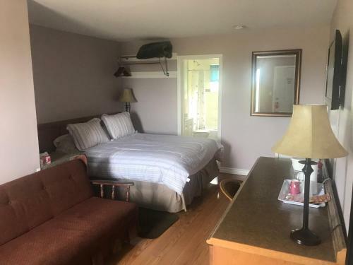 Anchor Motel And Suites