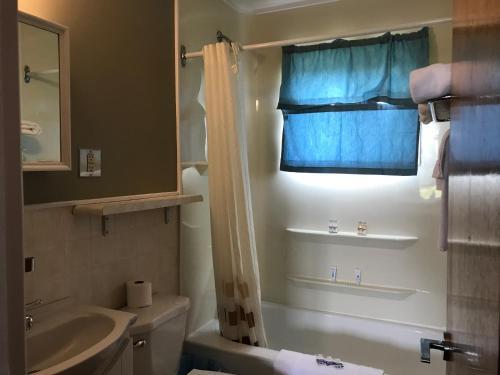 Anchor Motel And Suites
