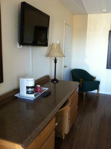 Anchor Motel And Suites