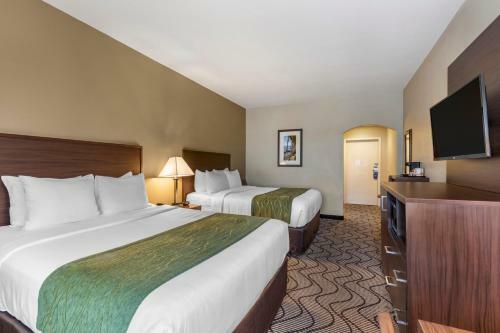 Hotel Clarion Inn And Suites John Wayne Airport
