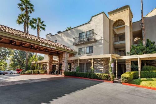 Hotel Clarion Inn And Suites John Wayne Airport