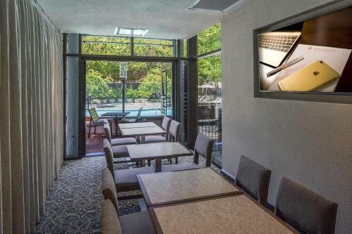 The Plaza Suites Hotel