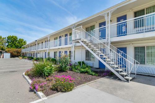 Hotel Motel 6 South