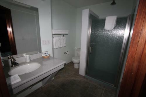Posada Edgewater Beach Inn & Suites