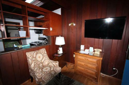 Posada Edgewater Beach Inn & Suites