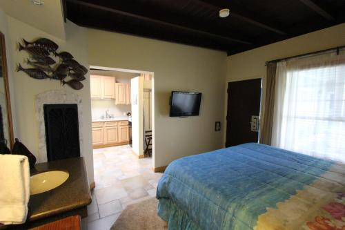 Posada Edgewater Beach Inn & Suites