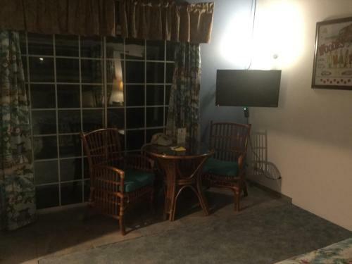 Posada Edgewater Beach Inn & Suites