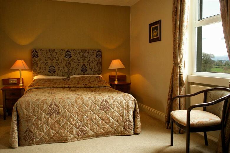 Castle Oaks House Hotel