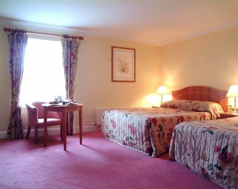 Castle Oaks House Hotel