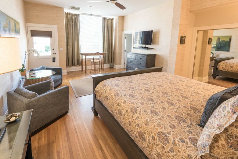 Posada Harbor House Inn
