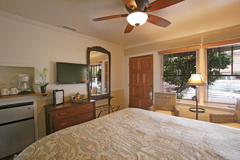 Posada Harbor House Inn