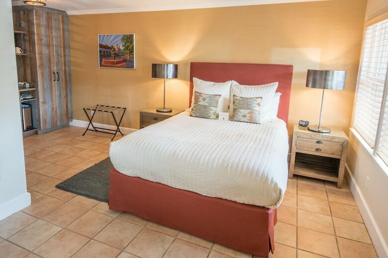 Posada Harbor House Inn
