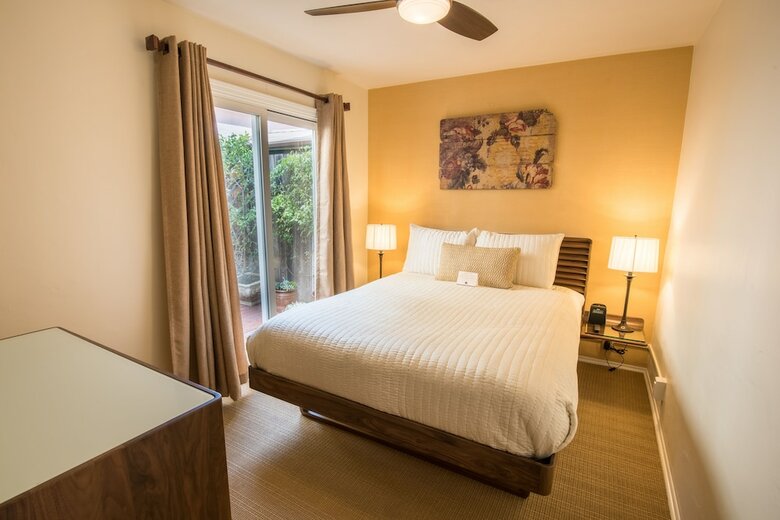 Posada Harbor House Inn