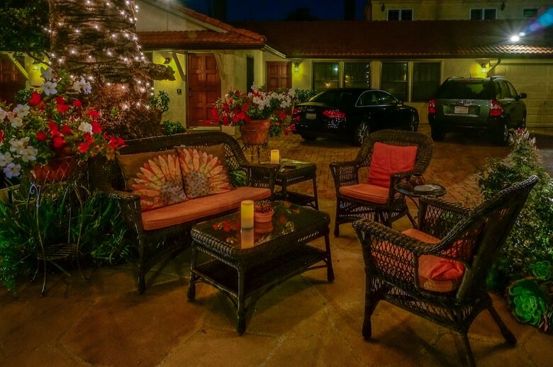 Posada Harbor House Inn