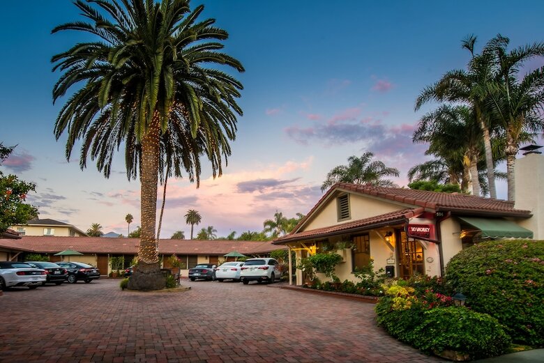 Posada Harbor House Inn
