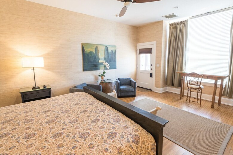 Posada Harbor House Inn