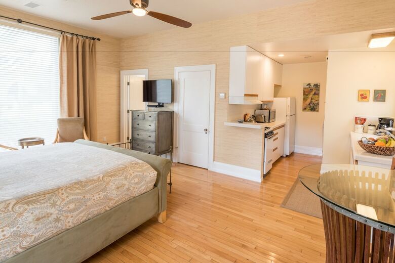Posada Harbor House Inn