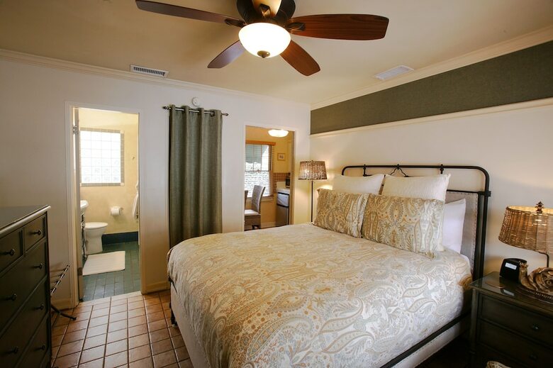 Posada Harbor House Inn