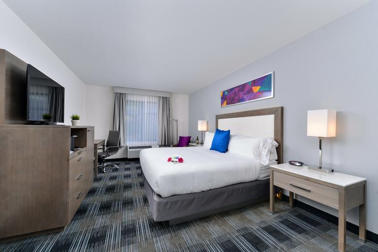 Holiday Inn Express & Suites San Diego - Hotel Circle