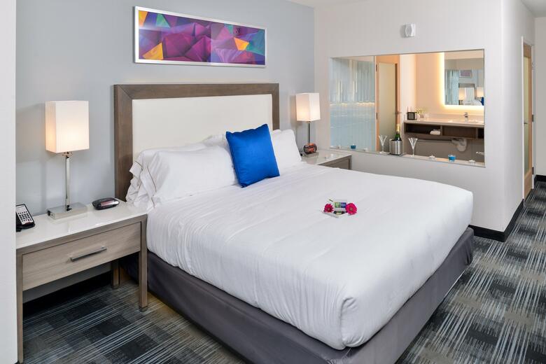 Holiday Inn Express & Suites San Diego - Hotel Circle