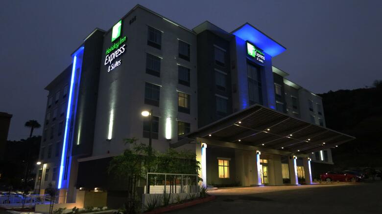 Holiday Inn Express & Suites San Diego - Hotel Circle