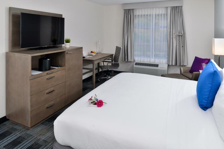 Holiday Inn Express & Suites San Diego - Hotel Circle