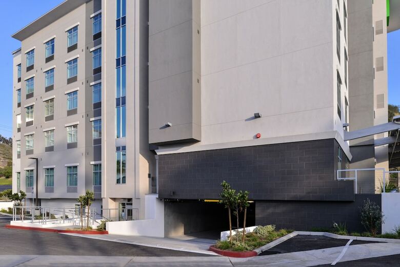 Holiday Inn Express & Suites San Diego - Hotel Circle