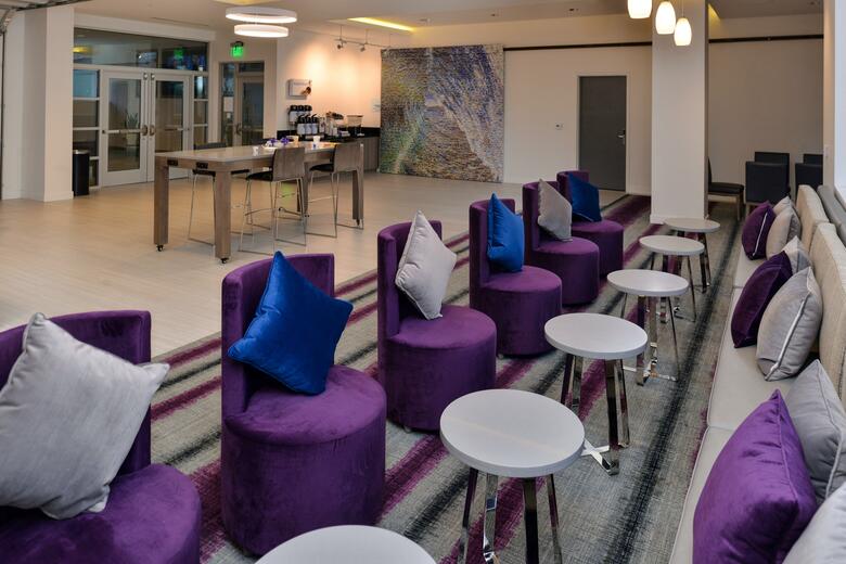 Holiday Inn Express & Suites San Diego - Hotel Circle