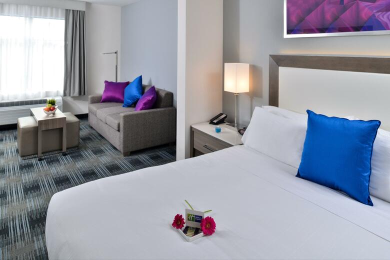Holiday Inn Express & Suites San Diego - Hotel Circle