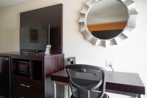 Hotel Days Inn And Suites Santa Cruz