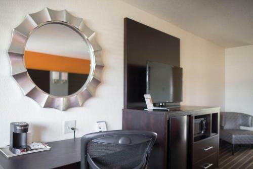 Hotel Days Inn And Suites Santa Cruz