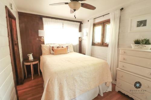 Redwood Hollow Cottages