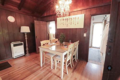 Redwood Hollow Cottages