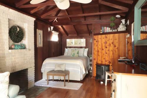 Redwood Hollow Cottages