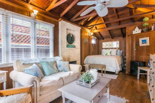 Redwood Hollow Cottages