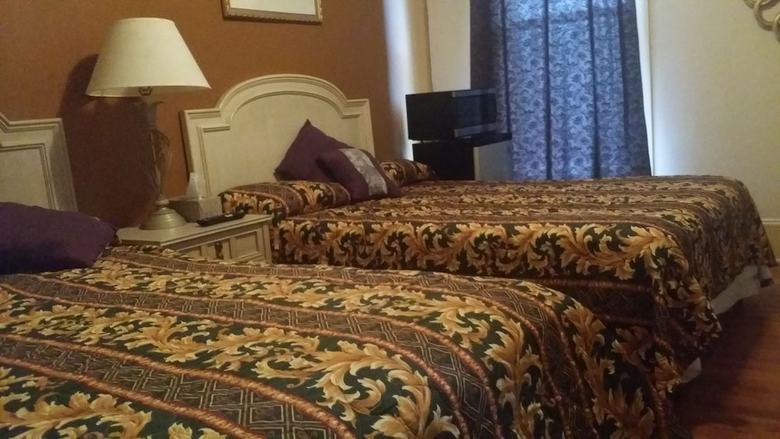 Albergue El Capitan Hotel