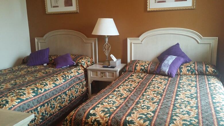 Albergue El Capitan Hotel