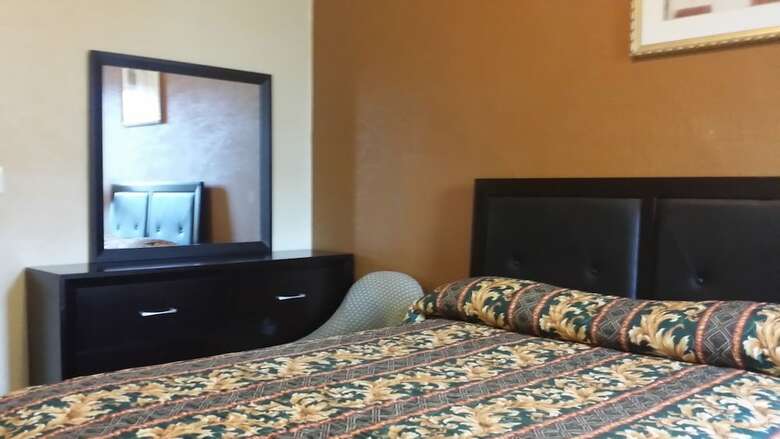 Albergue El Capitan Hotel